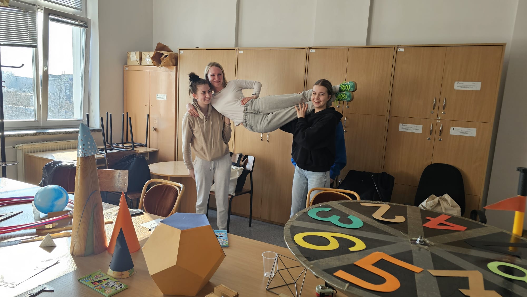 Studentki ustawione w liczbę Pi